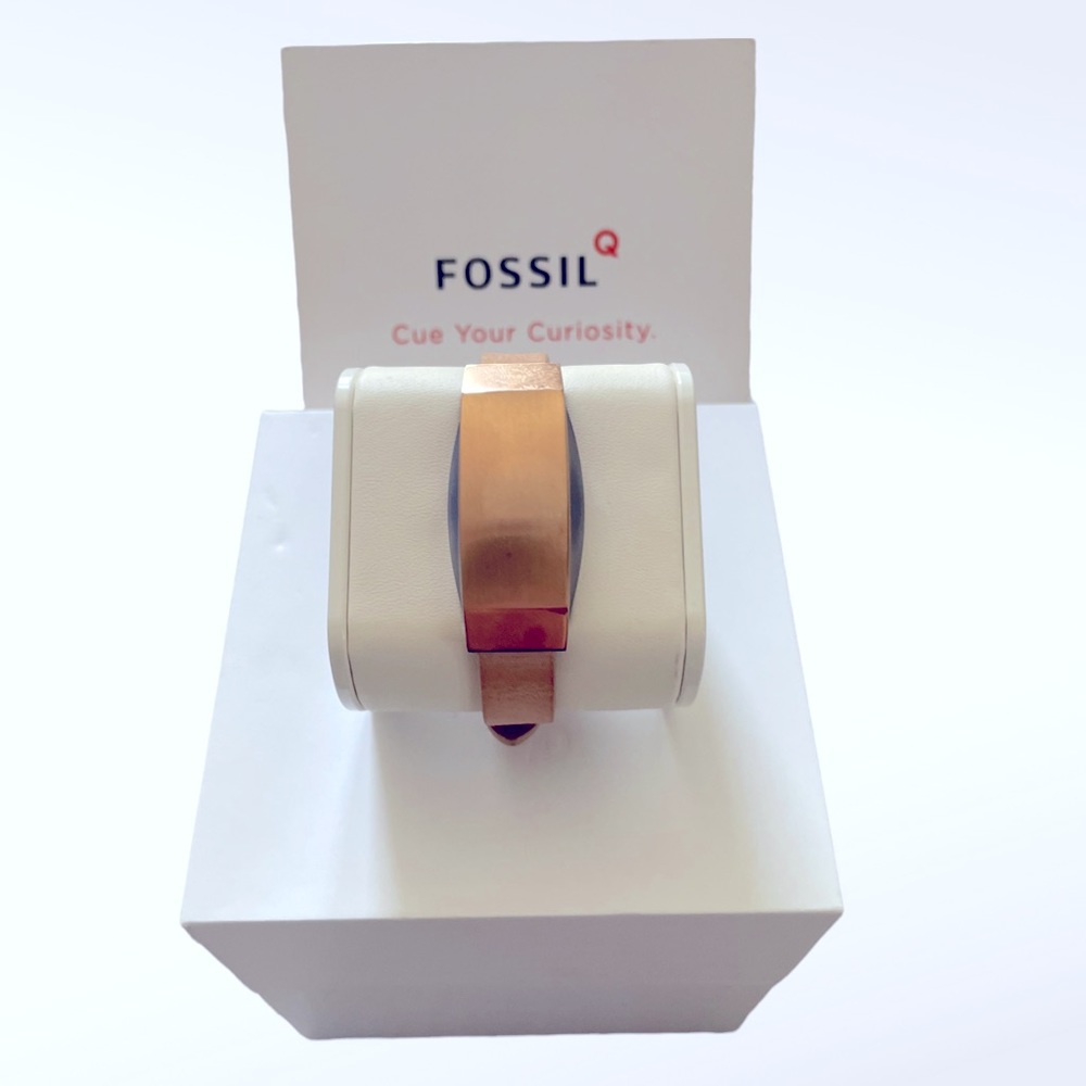Fossil Rose Gold Smart Bracket Fossil Q Dreamer Activity Tracker. 🌹 🔥